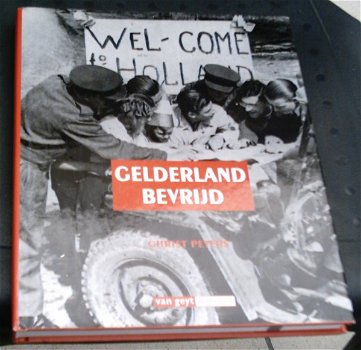 Gelderland bevrijd. Christ Peters. ISBN 9053271120. - 0