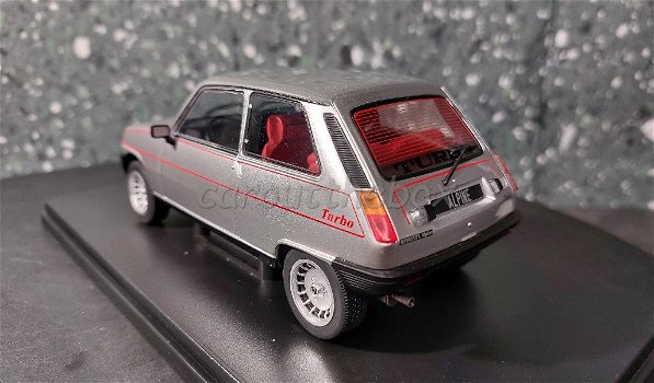 Renault 5 Alpine grijs 1/24 Whitebox WB086 - 2
