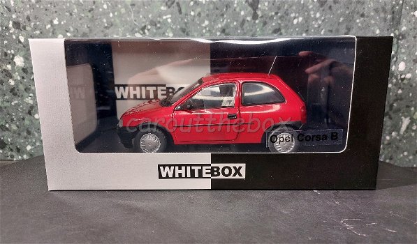 Opel Corsa B rood 1/24 Whitebox WB087 - 3