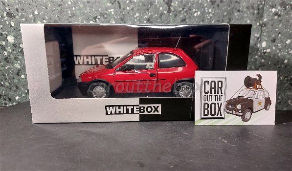 Opel Corsa B rood 1/24 Whitebox WB087 - 4