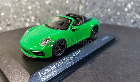 Porsche 911 Targa 4 GTS 2021 groen 1/43 Minichamps Mi095 - 1