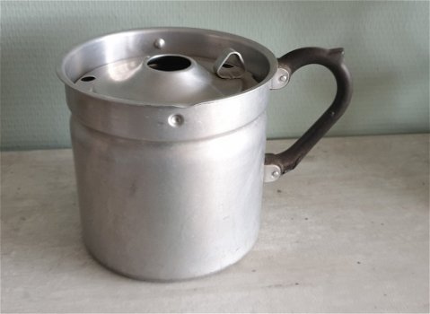 Ouderwetse aluminium melkkoker met deksel - 0