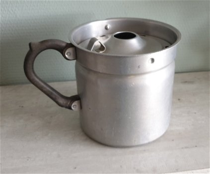 Ouderwetse aluminium melkkoker met deksel - 1