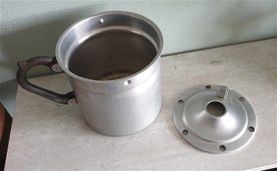 Ouderwetse aluminium melkkoker met deksel - 2