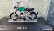 Beta Boy 1:18 Atlas AT495