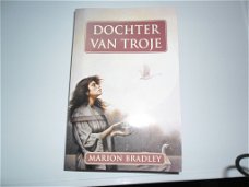 Bradley, Marion Zimmer : Dochter van Troje