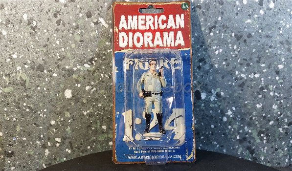 Diorama figuur Talking on radio 1:24 Amer. diorama AD430 - 2