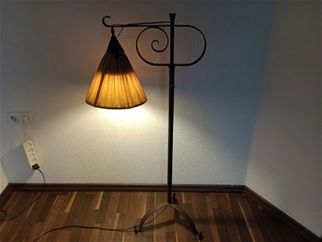 Bijzondere vintage vloerlamp met stoffen kap - 0