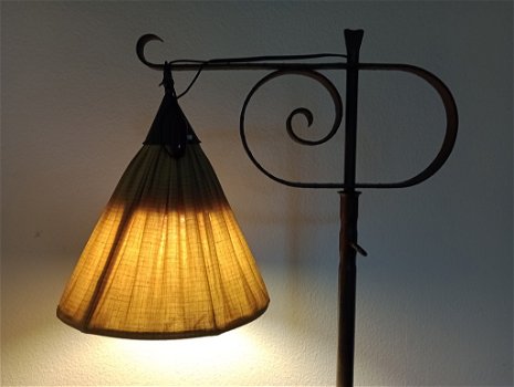 Bijzondere vintage vloerlamp met stoffen kap - 1