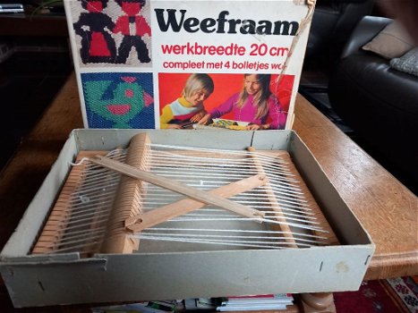 Weefgetouw, - Je kunt vanaf nu zelf armbandjes weven. - 0