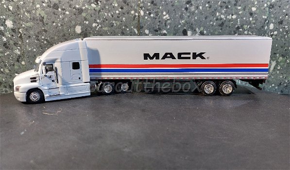 Mack Antem with trailer 2018 wit 1/64 Greenlight G298 - 0