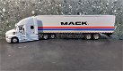 Mack Antem with trailer 2018 wit 1/64 Greenlight G298 - 0 - Thumbnail