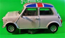 Mini Cooper 1300 beige met vlag 1/24 Welly