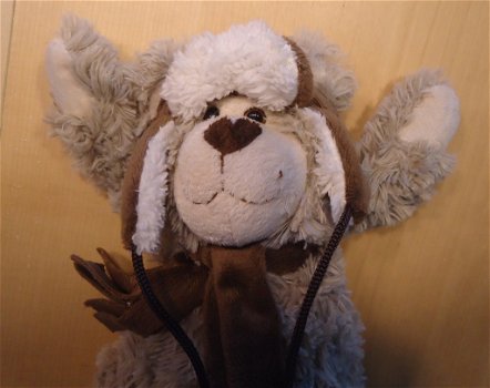 Te koop pluche knuffelhond met sjaal en muts (hoogte: 25 cm) - 3
