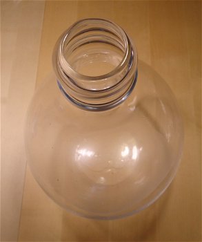 Te koop een hoge glazen vaas (hoogte: 41 cm). - 3