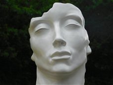 modern wit beeld van een gezicht