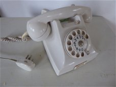 antieke bacalieten draaitelefoon