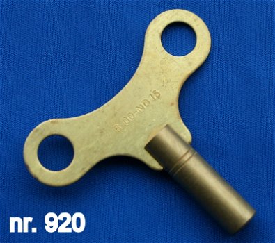 920 - 12 Messing kloksleutel, opwindsleutel maat 5,25 mm. € 4,30 - 0