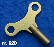 920 - 14 Messing kloksleutel, opwindsleutel maat 5,75 mm. € 4,95