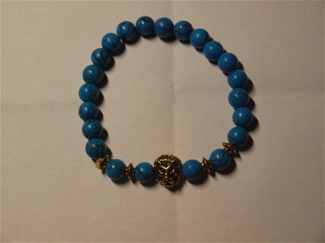 armband van blauwe kralen met goudkleurige leeuwenkop en spacers op elastiek, - 0