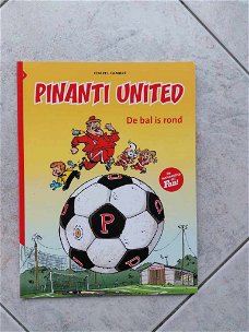 Pinanti United De bal is rond van Charel Cambre.