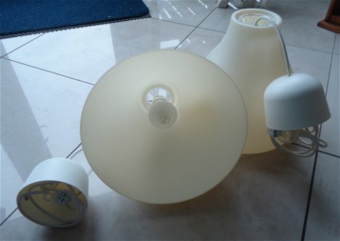 Te koop twee Melodi hanglampen van Ikea (hoogte: 26 cm). - 1