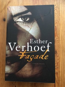 Esther Verhoef met Façade - 0