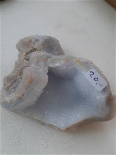 Chalcedoon met kristallen (blauw)