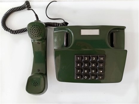 retro donkergroene telefoon met druktoetsen - 2