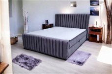 Boxspringbed /continentaal bed /slaapkamerbed met bedladen