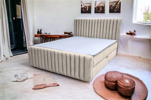 Boxspringbed /continentaal bed /slaapkamerbed met bedladen - 1