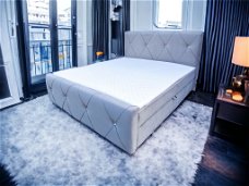 Boxspringbed /continentaal bed /slaapkamerbed met bedladen