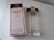 Lege Parfum flacon met originele doos Modern Muse
