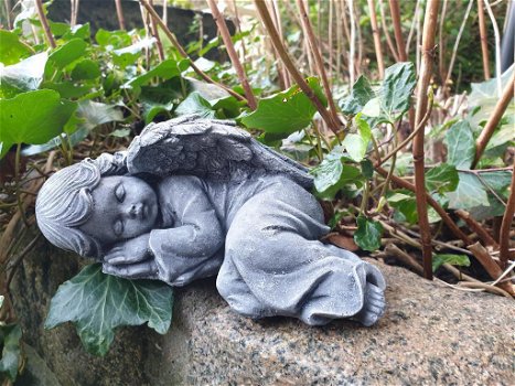 slapende engel , tuinbeeld - 0
