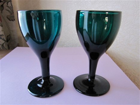 Twee antieke Georgian Bristol green wine glasses -tulip bowl - 1