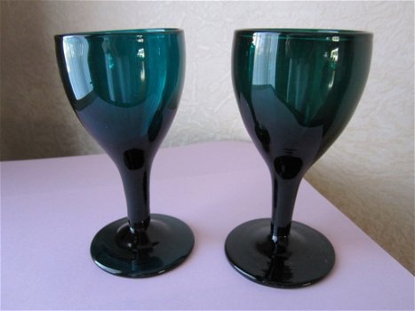 Twee antieke Georgian Bristol green wine glasses -tulip bowl - 2