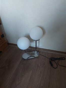 Te koop set staande lampem met witte bollen l - 2