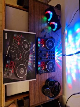 Numark Party Mix dj controller - 0