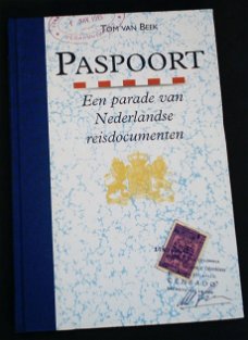 Paspoort. Een parade van Nederlandse reisdocumenten. v Beek.