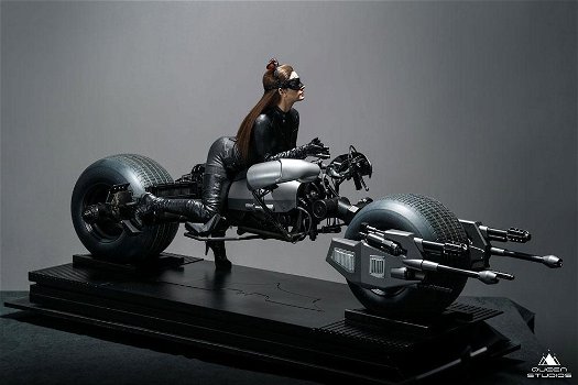 Queen Studios - DC Comics The Dark Knight Rises Catwoman Statue - 2