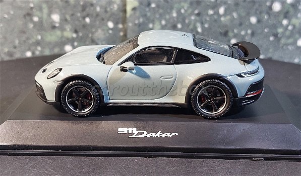 Porsche 911 DAKAR grijs 1/43 Spark SP116 - 0