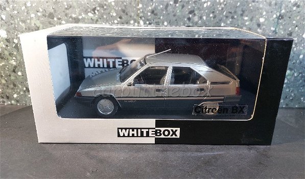 Citroen BX grijs 1/24 Whitebox WB092 - 3