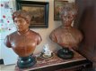 Twee antieke terracotta beelden - 1 - Thumbnail