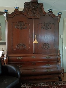 Antiek dubbel gebogen kabinet uit 1780