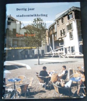 Dertig jaar stadsontwikkeling in Utrecht 1970-2000. Visser. - 0