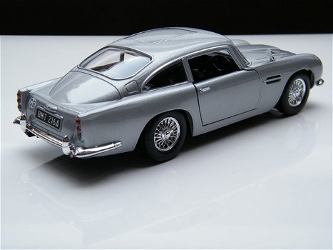 Modelauto Aston Martin DB5 1963 – James Bond 007 – Motormax 1:24 - 4