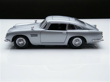 Modelauto Aston Martin DB5 1963 – James Bond 007 – Motormax 1:24 - 6