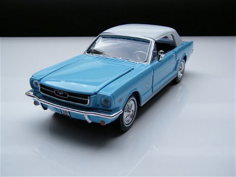 Film auto model Ford Mustang 1964/65 – James Bond – Thunderball Motormax 1:24 - 1