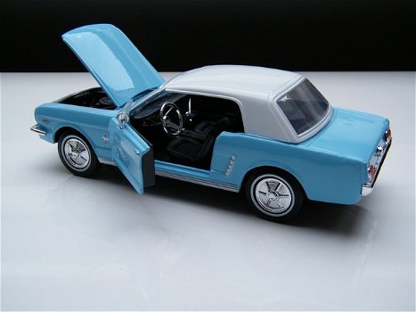 Film auto model Ford Mustang 1964/65 – James Bond – Thunderball Motormax 1:24 - 4