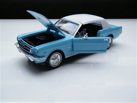 Film auto model Ford Mustang 1964/65 – James Bond – Thunderball Motormax 1:24 - 5